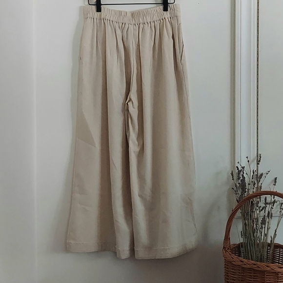 Pleated Elastic Waist Wide Leg Pant with Pockets in Oatmeal - Picture 2 of 10